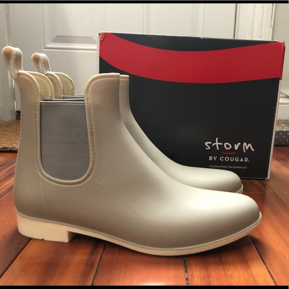 Chelsea style Rain Booties.